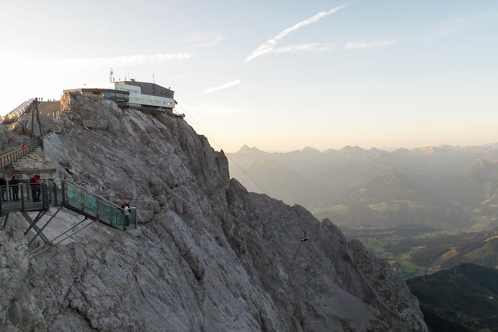 Hängebrücke und Treppe ins Nichts Dachstein Gletscher