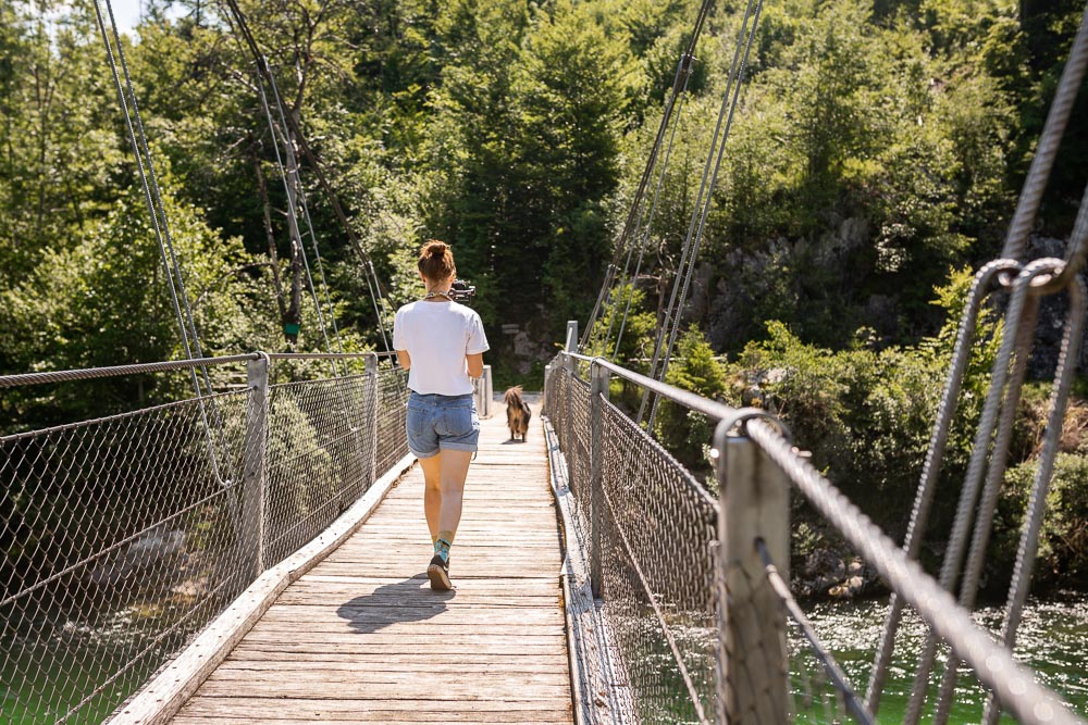 Brücke zum Wasserfall